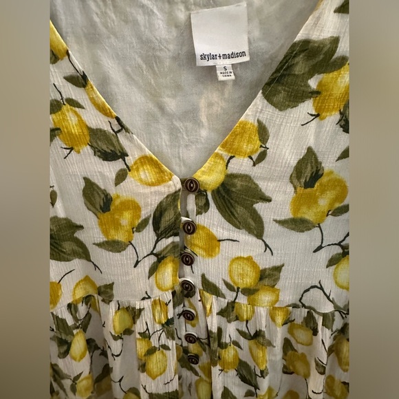 Skyler + Madison short sleeve baby doll dress with lemons size small - Picture 4 of 4